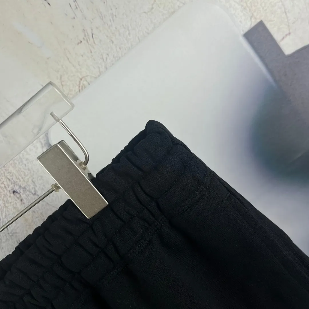 BR 831 🔘 𝐁𝐮𝐫𝐛𝐞𝐫𝐫𝐲 26SS * Burberry ， Classic ， Retro ， 。 🔹 ： ， ， ， 、 ， Breathable 。 ： ， ， ， ； ， ， 。 ：Classic ， ， 、 ， ； ， ， 。 🔹 ： ， Retro Classic ， Classic ， ， ， ， 。 ： ， ， ； ， ， ； ， ， ； Black、Cream White Classic ， ， Versatile； 、 ， Authentic ， 。 Size：S M L XL XXL ：Black Khaki